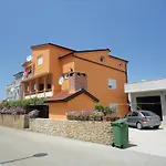 Tina Apartmán