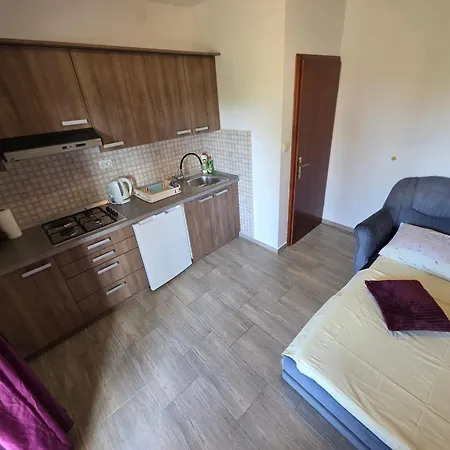 Tina Apartment Vir