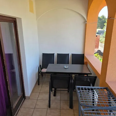 Apartment Tina Vir