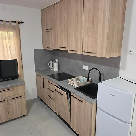 Apartament Tina Vir
