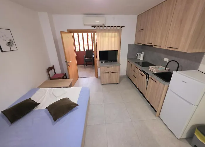 Tina Apartman