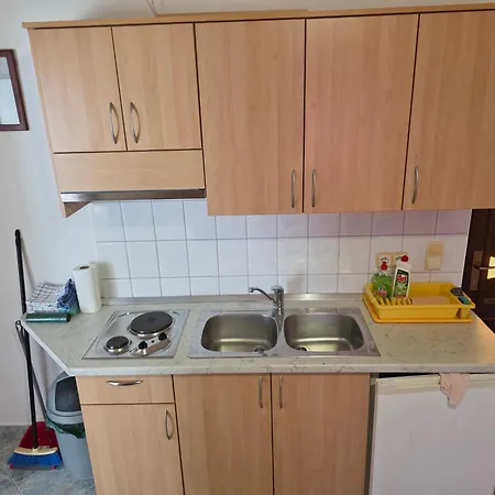 Tina Apartment Vir