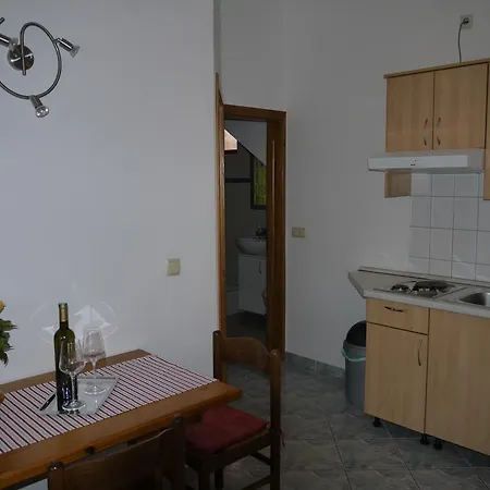 Apartment Tina Vir