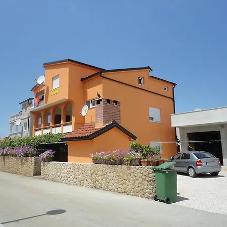 Tina Apartmán